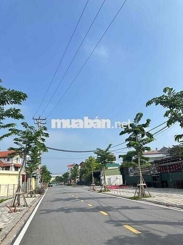 NGÕ Ô TÔ 16 CHỖ ĐỖ CỬA - NGAY SÁT TRỤC CHÍNH KINH DOANH SẦM UẤT