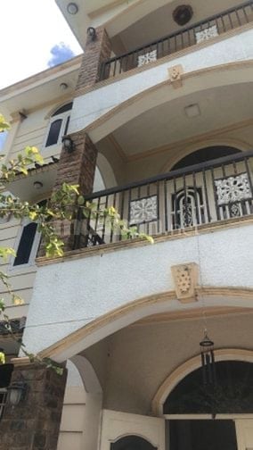 Biệt thự 2 mặt tiền có hồ cá koi