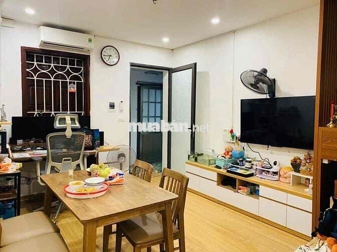 Bán nhà tập thể phố Yên Lạc nhà đẹp 2 thoáng dân trí cao ở ngay 100m t
