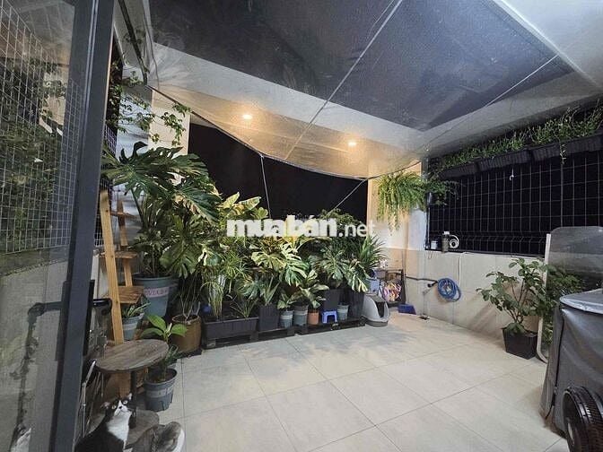 Cho thuê phòng giá rẻ, ban công ngay Điện Biên Phủ