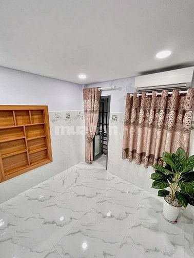 Bán nhà 2 lầu đường Ni Sư Huỳnh Liên, Phường 10, Quận Tân Bình, giá rẻ
