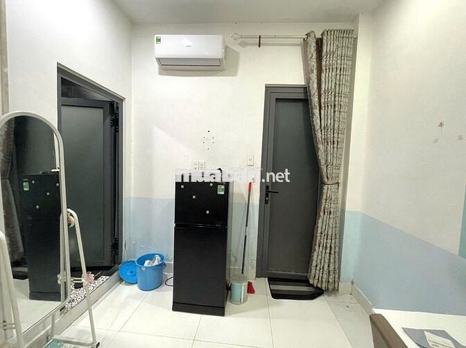 Nhiêu Tứ Phú Nhuận 30m2 FNT đẹp, có ban công. Giá 4,5 triệu/ tháng