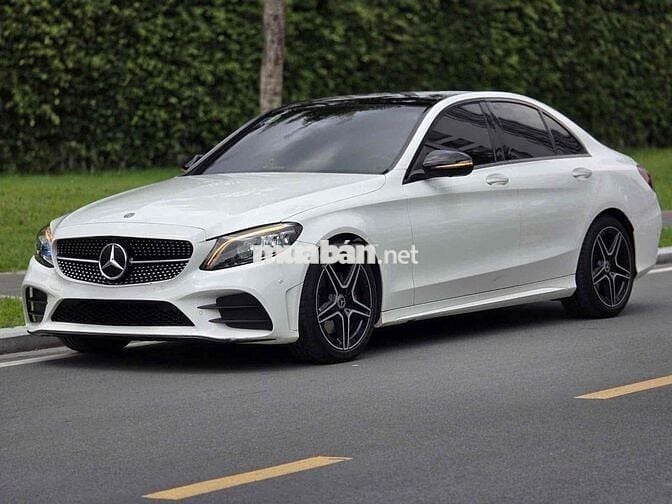 Mercedes Benz C Class 2021 C 300 AMG - Bank 90%