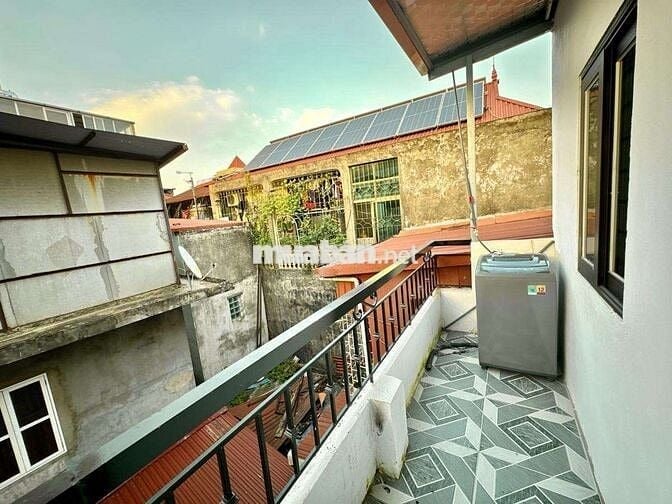 TRUG TÂM HBT , 3 BƯỚC CHÂN LÀ RA PHỐ , GẦN BV VÀ TRƯỜNG HỌC