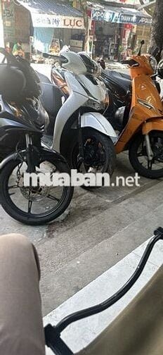 Cần đổi xe nên bán