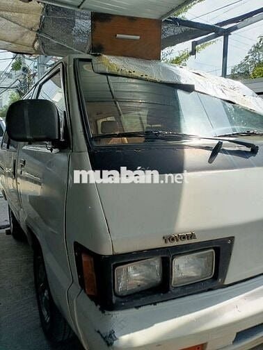 Toyota van ko niên hạn 9 chổ mới đăng kiểm