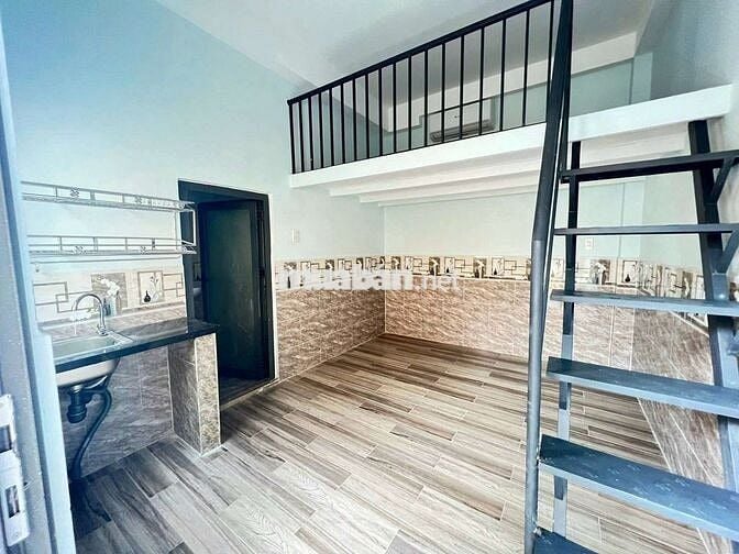 Phòng gác có máy lạnh lê thị hồng p17 Gò Vấp trong chợ căn cứ