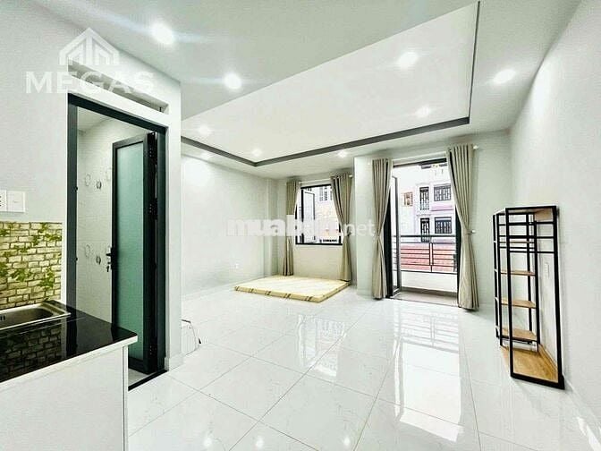Studio Ban Công Thoáng Full Nội Thất Rộng 40m2 Ngay Công Viên Làng Hoa