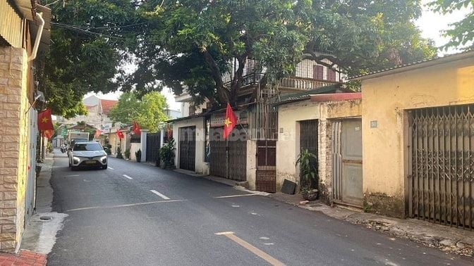 Cho thuê phòng trọ 50 Tân Nhuệ, gồm 2 phòng 15m2 và 16m2 và 100m2 sân