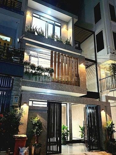 Hiếm - cho thuê nhà Trần Quang Diệu,Quận 3 - Nhà vuông vức, ốp kính