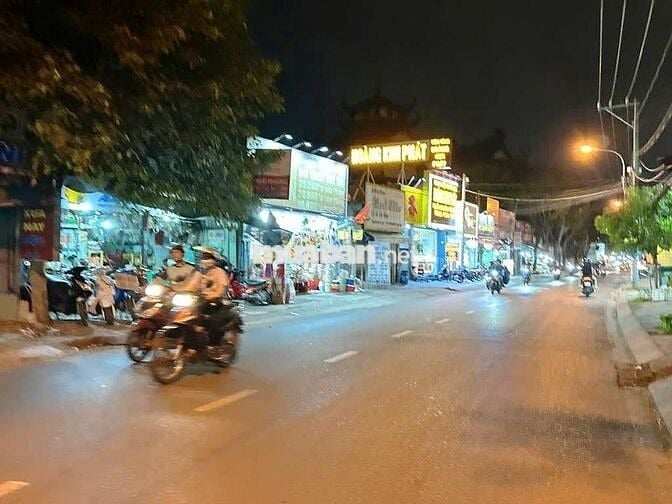 1 TRỆT 1 LẦU MỚI ĐẸP-CÓ SÂN ĐẬU Ô TÔ–XÁCH VALI VÀO Ở NGAY-5.6Tỷ(TL)