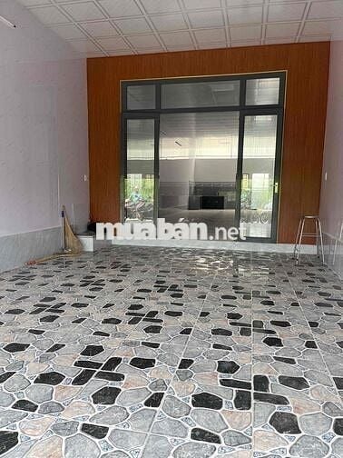 Cho thuê nhà ấp 3 .xtt 5x27 trần thạch cao nền ghạch men