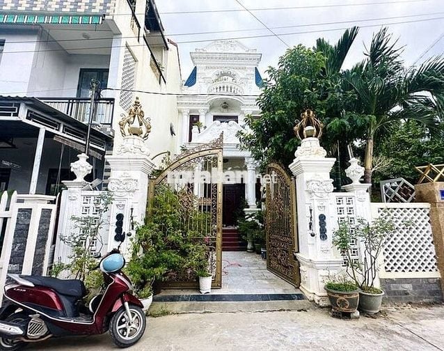 BÁN BIỆT THỰ 3TẦNG PHONG CÁCH CỔ ĐIỂN. DT:135M2/ NG. 6M.GIÁ HƠN 6 TỎI