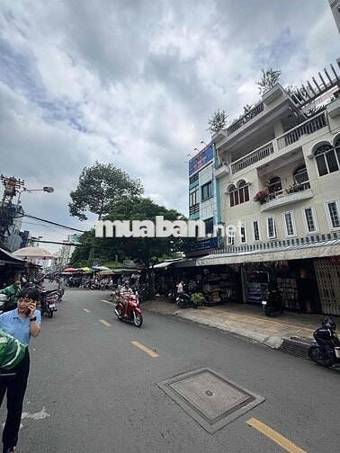 Nhà Bán . Phạm Hữu Chí. Chợ Tân Thành . DT 3m50x7m10 .3 lầu sân Thượng