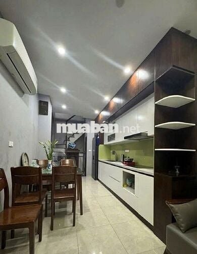 Chỉ hơn 8 tỷ có nhà đẹp Phùng Chí Kiên, 30m2, 5T-ô tô, full nội thất