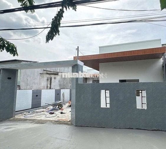 Căn cấp 4 ngang 9m gần hoàn thiện, chỉ cần 500tr là nhận nhà