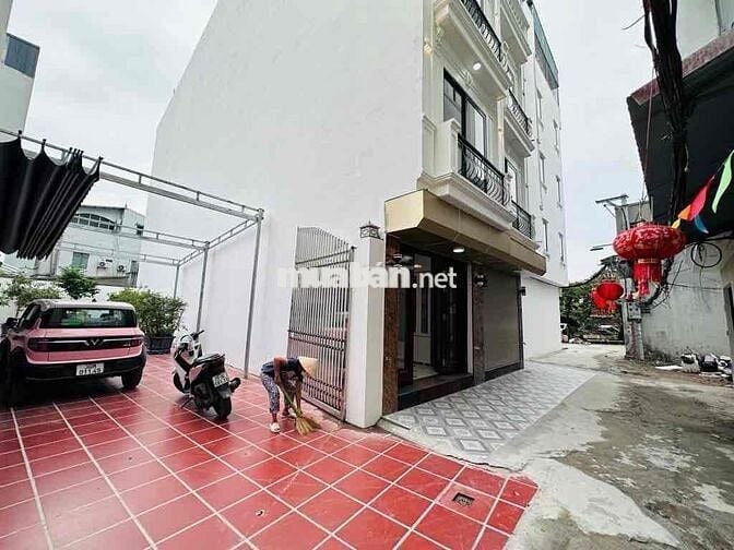 Đại Cát - 35m2 - 5 tầng - sân rộng ô tô đỗ cửa