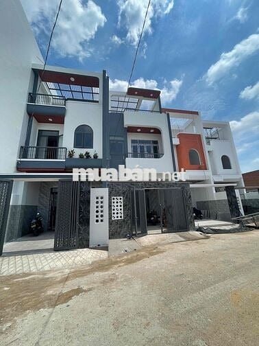 nhà 2lầu 1trệt sổ riêng hoàn công giá rẻ phường hoá an