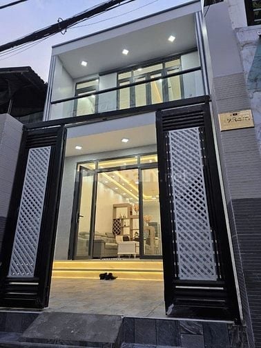 Nhà trệt lầu cách mặt tiền HTP chỉ 15m, mua 1 tặng 1 