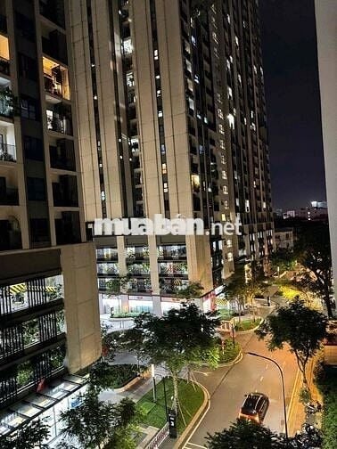 Phòng Penhouse - cửa sổ lớn view chung cư Hà Đô - tách bếp full nt