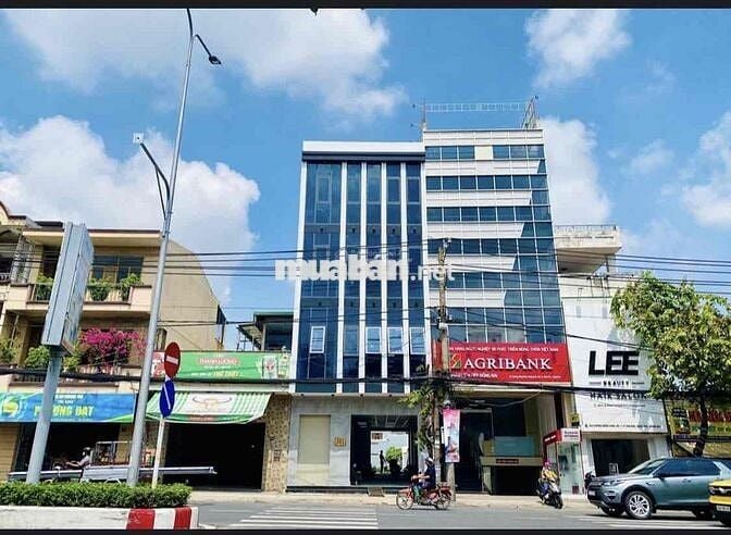 Cho thuê MT Đg Đồng Khởi, Biên Hoà! 3 lầu, có thang máy DT san 500m/2