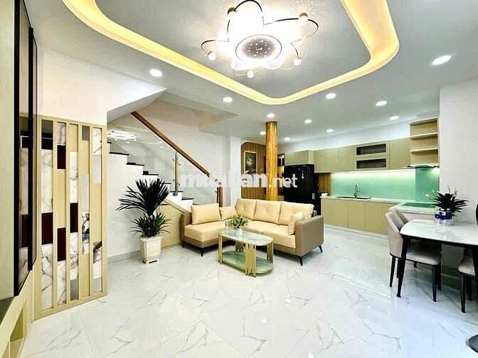 Chỉ 8.3Tỷ- 4 Tầng - Ngang 7m hoành tráng ngay nhà thờ Ba Chuông Lê V