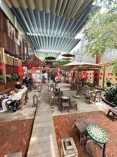 Sang quán café sân vườn nhà gỗ + Photobooth – mặt tiền Phạm Văn Chiêu,