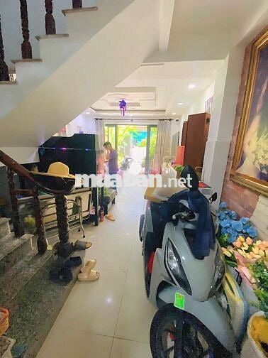 Nhà 3 tầng (dtsd 68M2) 4pn, 5wc, kế bên phạm văn chiêu