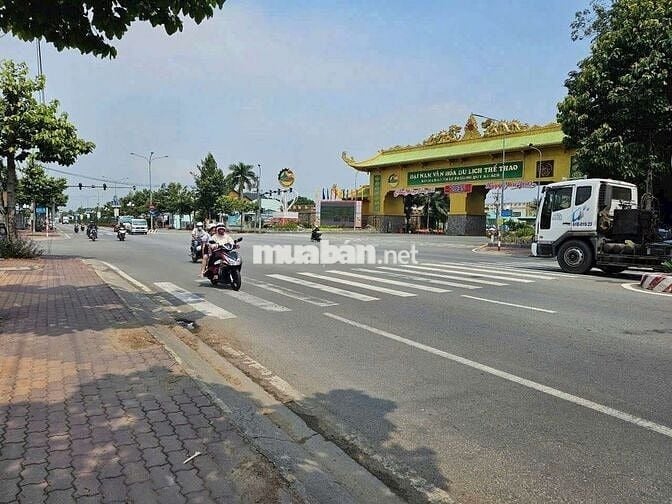 Đất mặt tiền đường Lê Chí Dân, đối diện cổng sau Đại Nam, vị trí đẹp