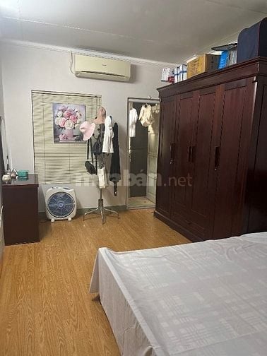 Cho thuê căn hộ 2 phòng ngủ. Địa chỉ P201 đơn  nguyên 1 ngõ 73 Ng