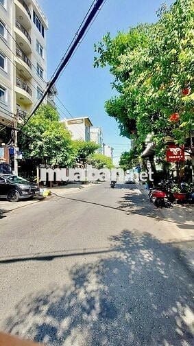 SÂN VƯỜN 18M DÀI 30M PHÙ HỢP LÀM CAFÉ NHÀ HÀNG TRUNG TÂM QUẬN 1