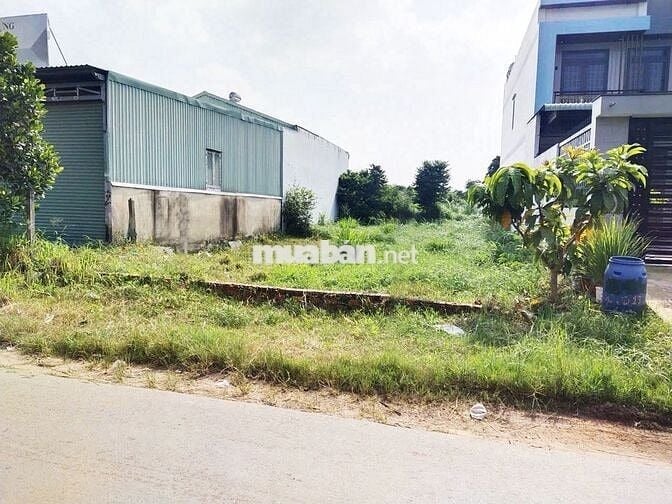 BÁN ĐẤT GỬI BA MẸ Ở QUÊ SỬA NHÀ SAU BÃO, DT 10M X 32M, GIÁ 650 TRIỆU.