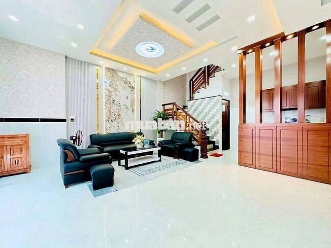 XE HƠI ĐỖ CỬA- 3TẦNG Ở NGAY- VƯỜN LÀI CHỈ 6.2TỶ