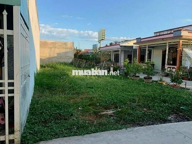 Gần trung tâm thương mại Thị trấn Thủ Thừa, 100m2, sát bến xư Thủ Thừa
