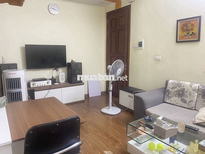 Căn hộ 70m2 2 phòng ngủ full nội thất nhà đã sửa đẹp Hoàn Kiếm