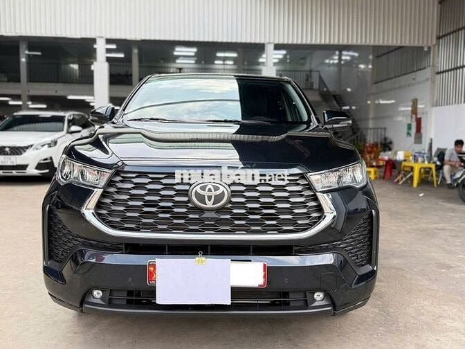 Toyota Innova 2025 Cross 2.0 CVT - 11,000 km.