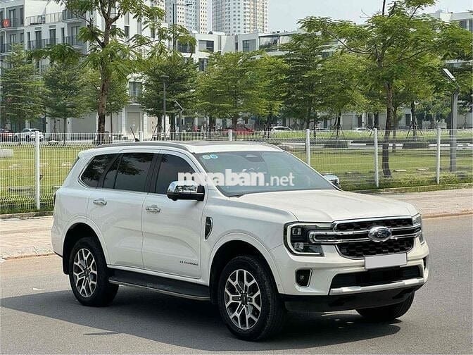 Everest Titanium 4x4 AT đẹp xuất sắc đi 20.000km