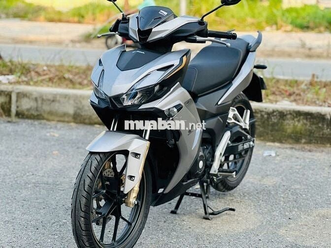 Xe máy Honda Winner X màu bạc côn tay