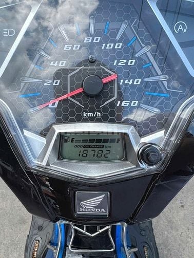 Cần bán xe honda air blade màu xanh đen 2017