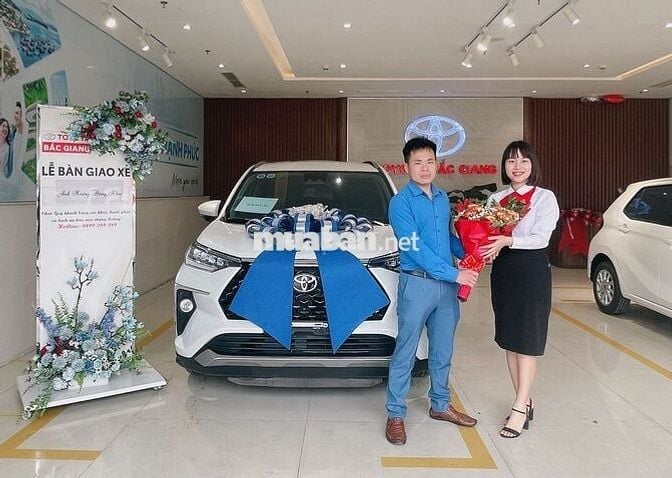 Toyota Veloz Top 2022 màu trắng, 4 vạn km