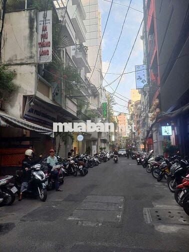 Hẻm thương mại top 1 Q1. Dt 3.7x16m 2 lầu. Giá chỉ 40tr