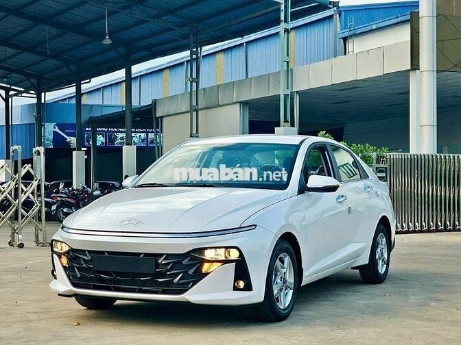 Hyundai Accent 2025 1.5 AT mới ở Hyundai Ngọc Phát