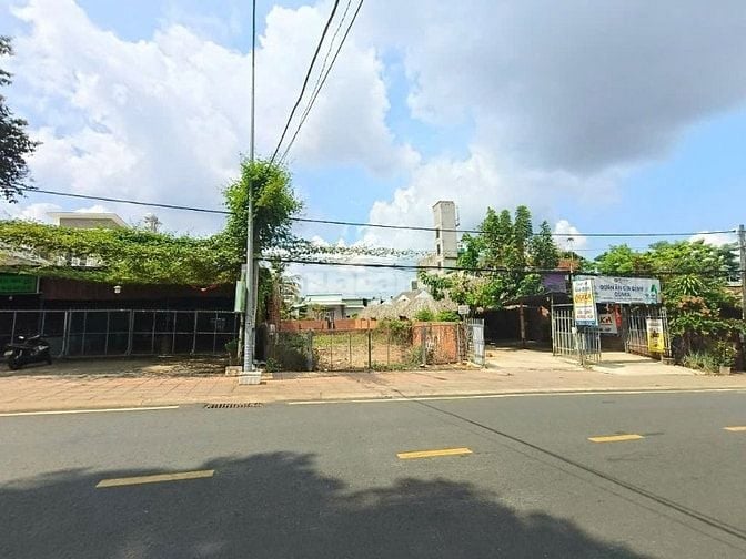 ĐẤT NỀN NGANG 10M, DÀI 30M, NGAY SÁT KHU CHỢ, MẶT TIỀN CHO THUÊ 15TR
