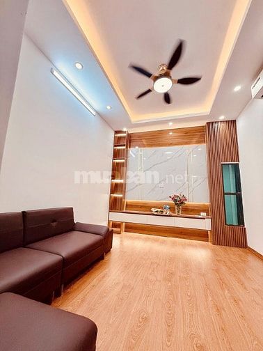 Nhà đẹp long lanh ngõ Đội Cấn, giá 4.98 tỷ, 18m2x6T, ẢNH THẬT 