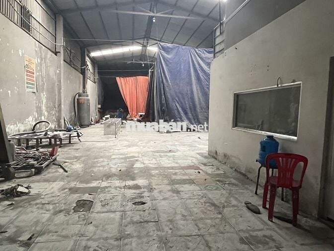XƯỞNG MẶT TIỀN ĐƯỜNG XE CÔNG 300M2 CÓ VĂN PHÒNG VÀ ĐIỆN 3 PHA