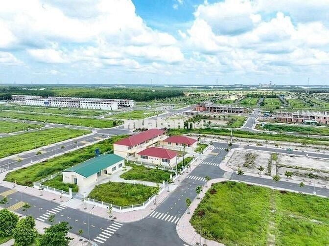 Bán đất nền thổ cư, 100m2 sổ hồng sẵn ngay trung tâm Bàu Bàng