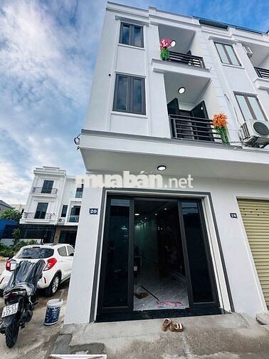 Nhà Mặt Phố 2 Lầu, Nội Thất Cao Cấp,75m2 giá chỉ 850tr, Sổ Hồng Riêng