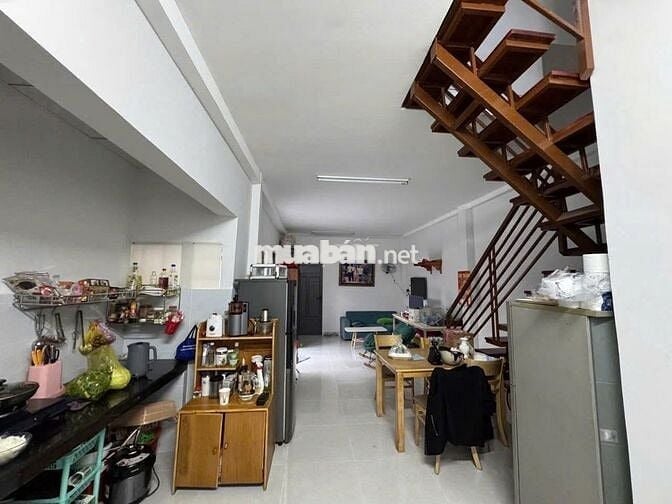 2052TT - Nhà đang cho thuê , đường xe hơi , giao thông thuận lợi