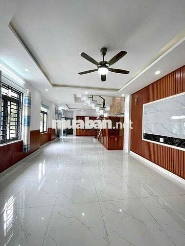 nhà 1 trệt 2 lầu góc 2 mặt tiền,90m2 có sẵn 3 máy lạnh,đường 7m