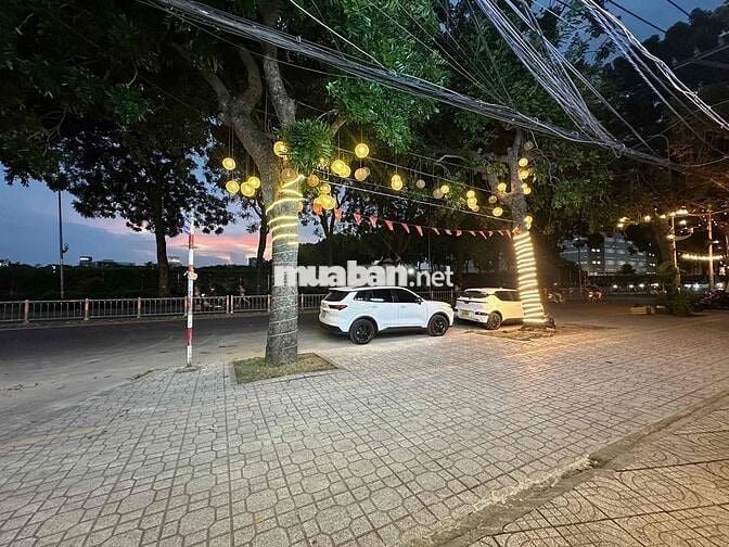 Nhà kiên cố 3 tầng gần Aeon Mall Tân Phú – khu dân trí cao – 5x20 – gi